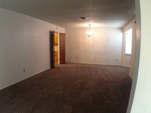 4th image of 4316 Lindsay Ln
