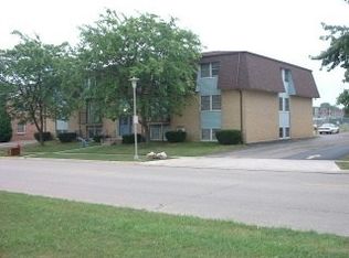 824 Carrie Ave APT 3, Rochelle, IL 61068