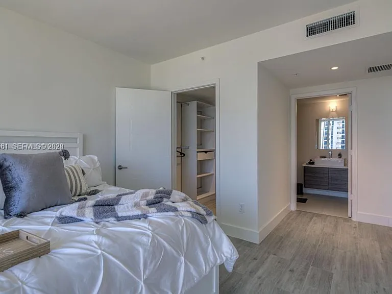 1010 SW 2nd Ave #1901 — Photo 12