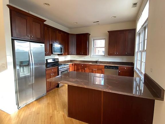 2nd image of 2929 N Southport Ave #K404