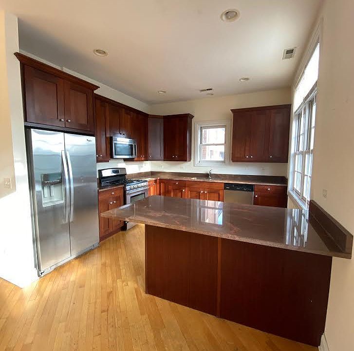 1st image of 2927 N Southport Ave
