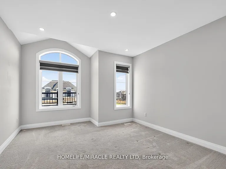 1032 Edinburgh Dr — Photo 38