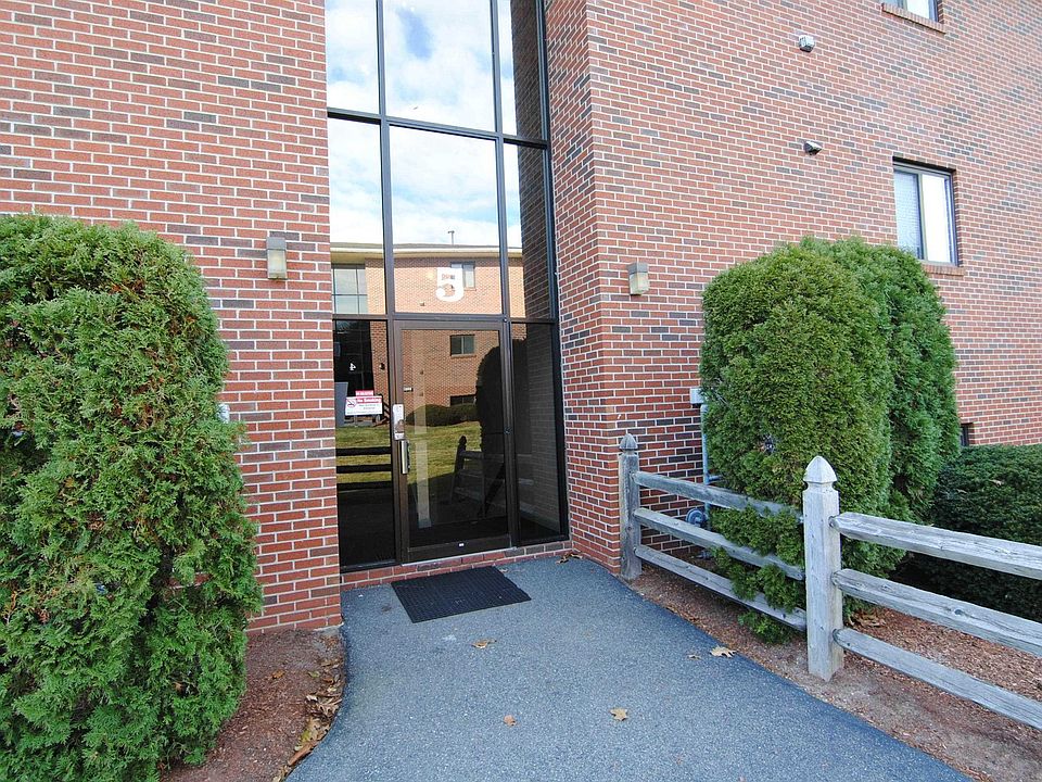 1st image of 522 Abbott Farm Ln #522
