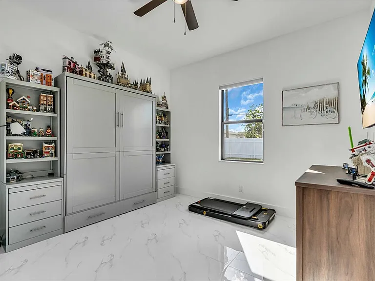 116 SE 5th Pl — Photo 28