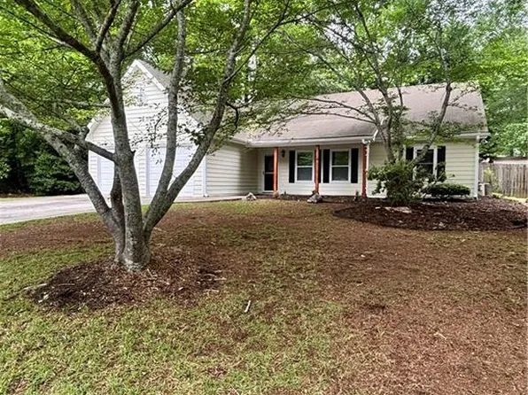 1135 Burning Bush Dr, Loganville, GA 30052
