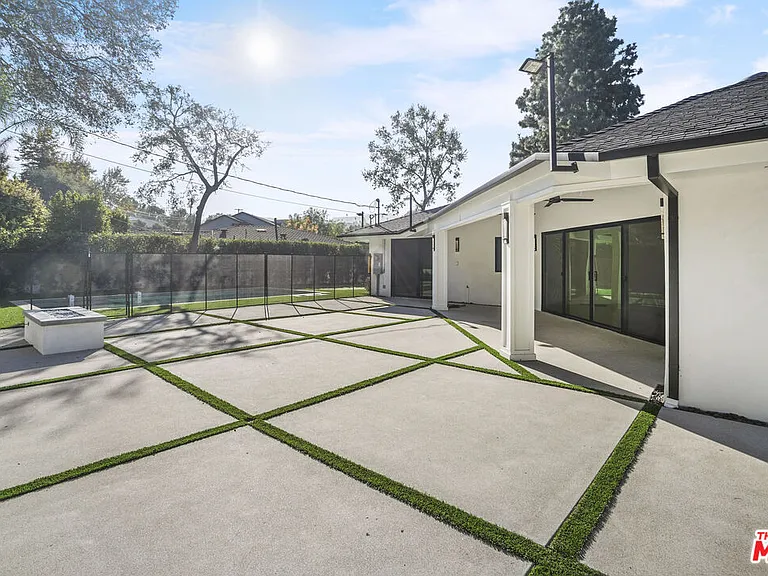4097 Sapphire Dr — Photo 11
