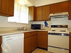 5th image of 12328 Cambridge Blvd