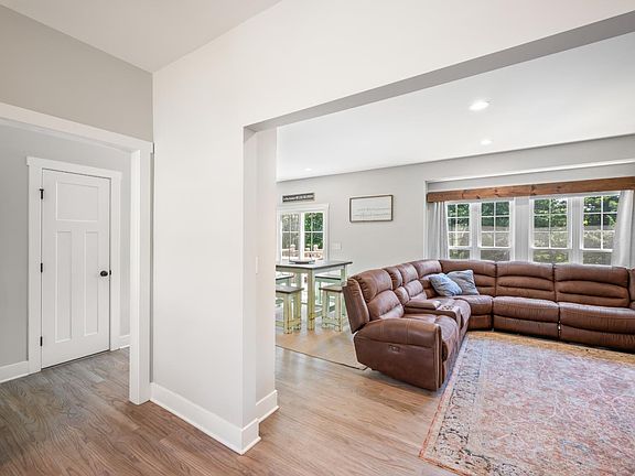 5th image of 266 Timber Ridge Dr