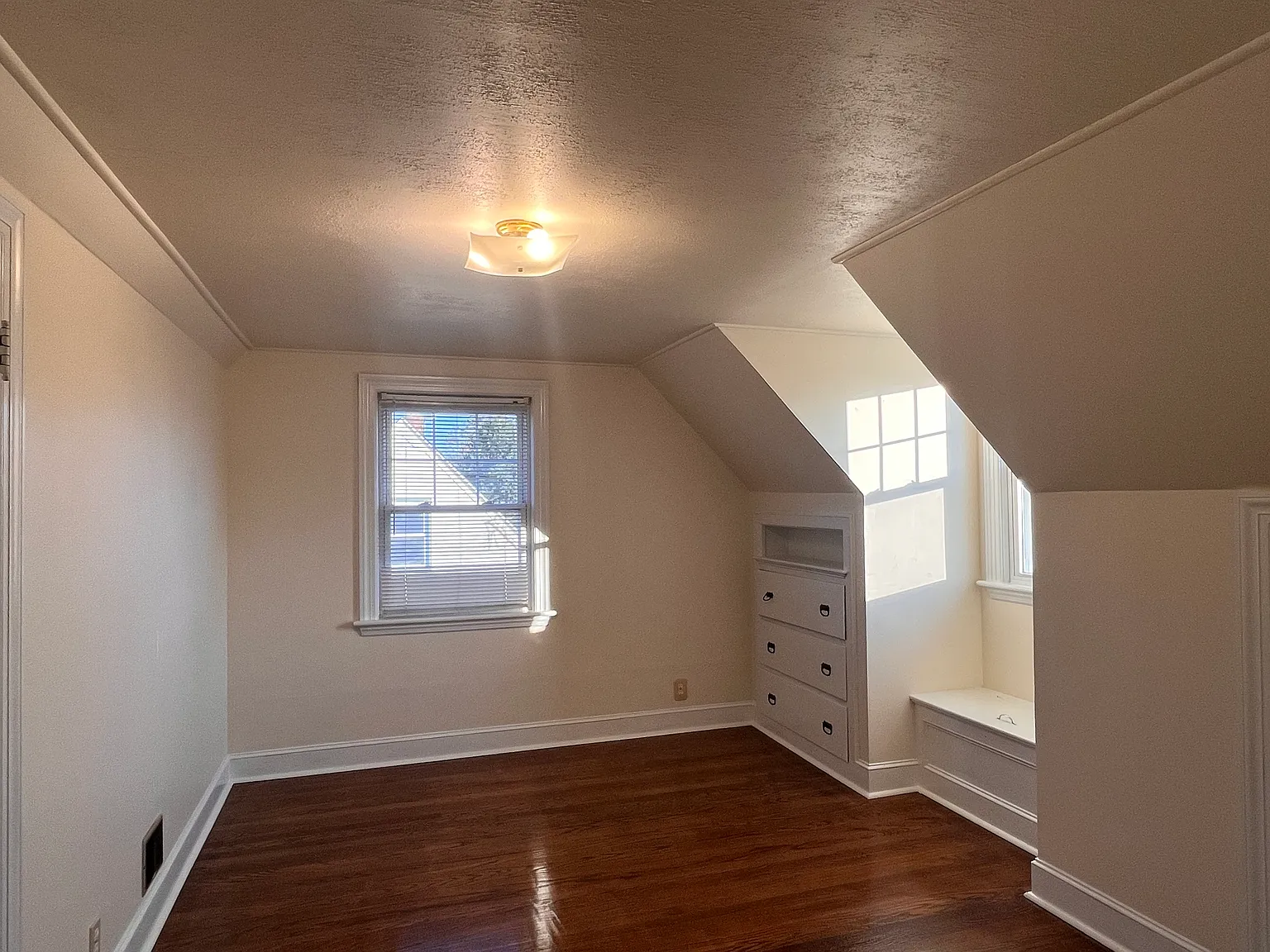 1 bed, 1.5 bath, $750 — Photo 2
