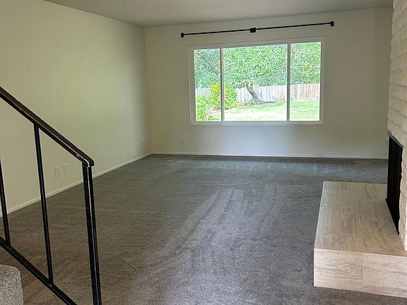 3rd image of 638 Calle De Los Amigos