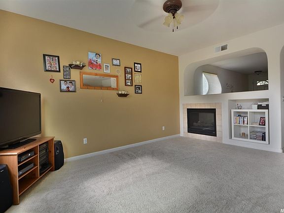 Familyroom with gas fireplace