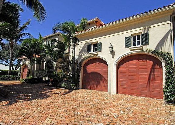 Chicago brick circle driveway, 3-car garage