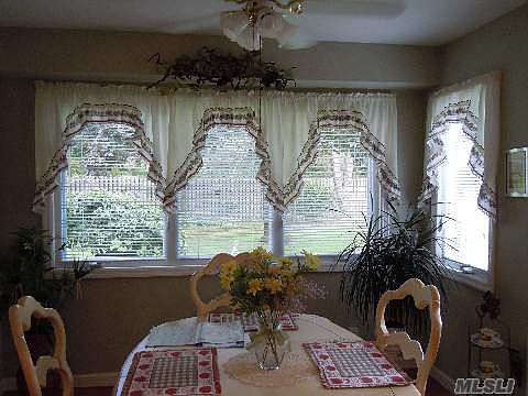 2nd image of 7 Strathmore Gate Dr