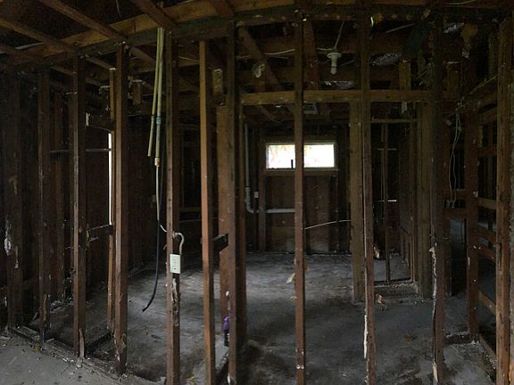 3rd image of 270 Morris Dr