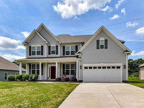 3rd image of 996 Brookdale Ln