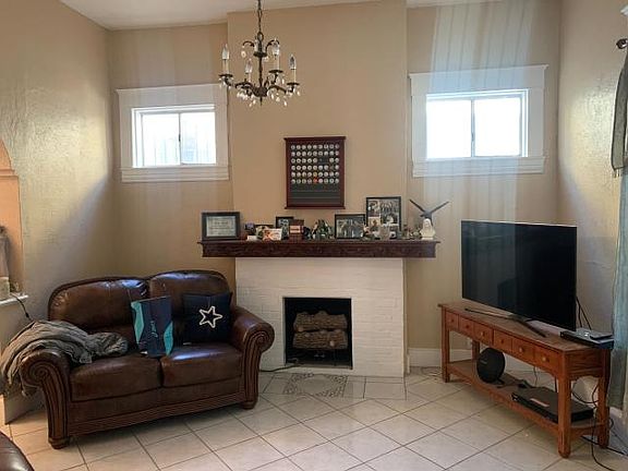3rd image of 1117 N Ochoa St