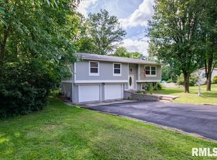 211 Pineview Rd, Carbondale, IL 62901