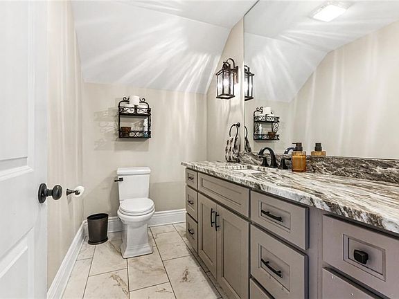 5th image of 4513 Wade Dr