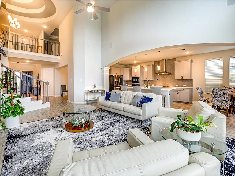 2727 Camellia Ave — Photo 12