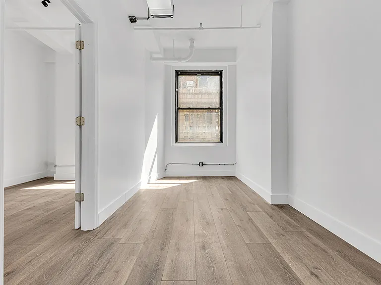 255 W 36th St #1007 — Photo 3