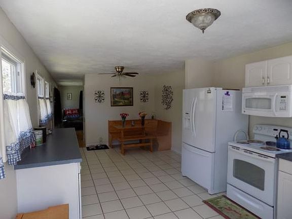 Lovely, clean kitchen