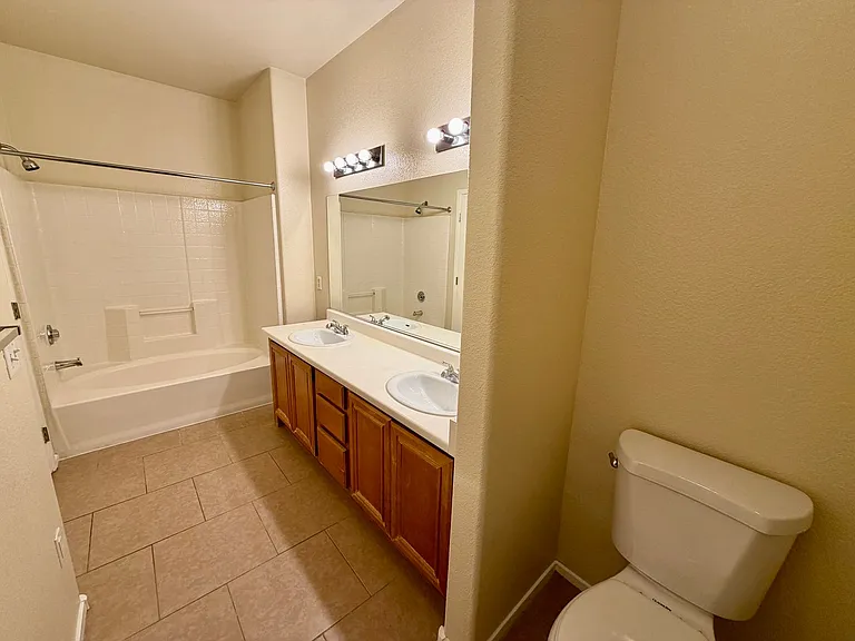 10245 S Maryland Pkwy #136 — Photo 11