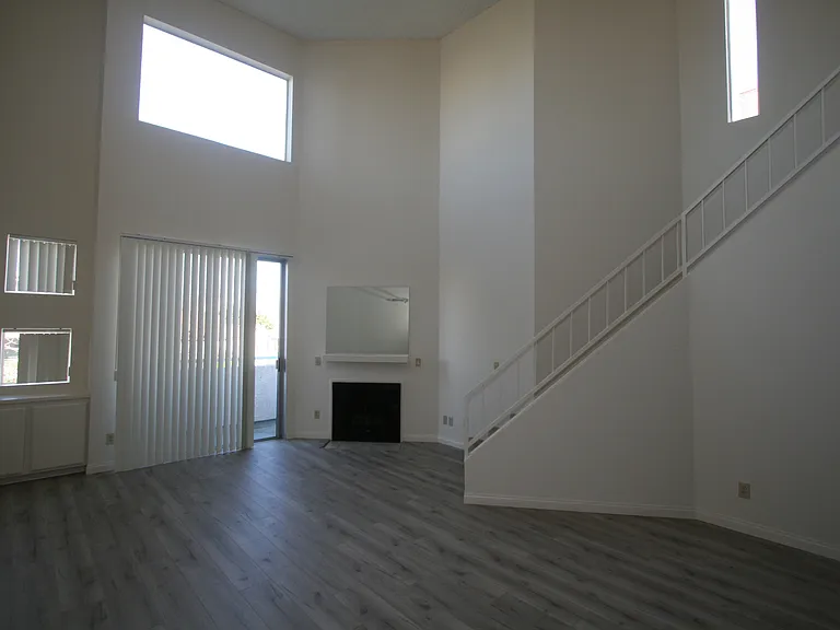 3637 Clarington Ave #202 — Photo 8