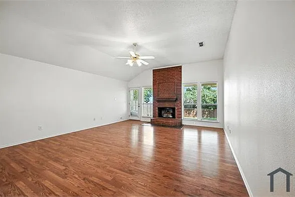 3 bed, 1510 sqft, $1,999 — Photo 3