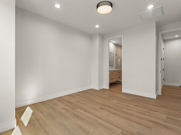 5th image of 1084 Tartan Ln