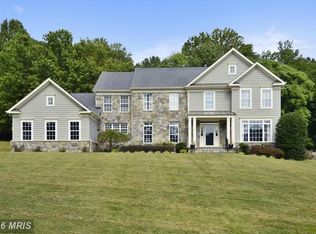 9809 Log House Ct, Gaithersburg, MD 20882