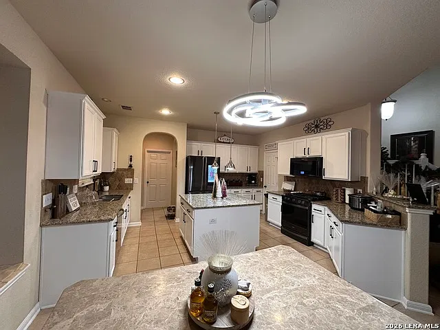 5 bed, 3.5 bath, 2992 sqft, $3,050 — Photo 2