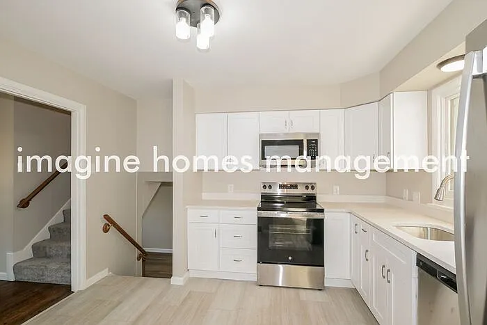 101 Thorncliff Ln — Photo 6
