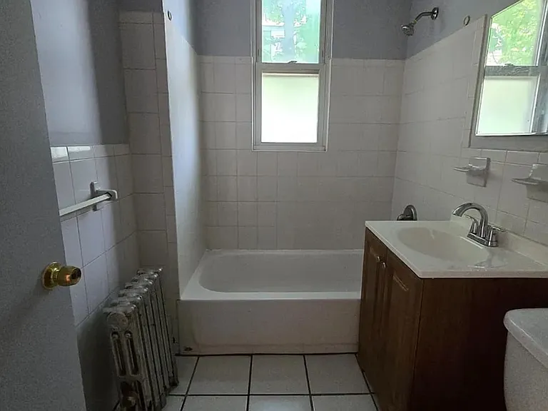 32-34 Kenmore Ave #202R — Photo 2
