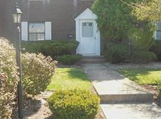 1600 Pennsylvania Ave APT 5, Stoughton, MA 02072