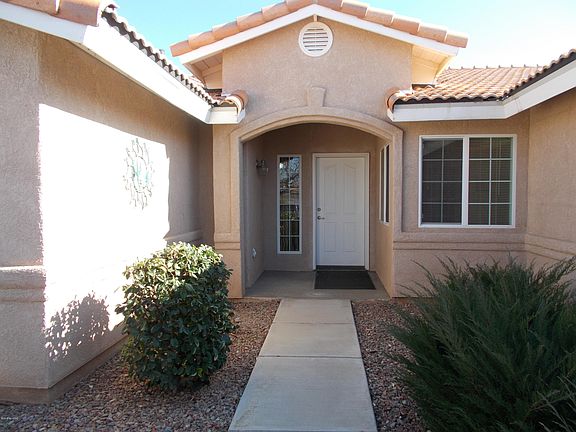 2nd image of 916 W Saguaro Dr