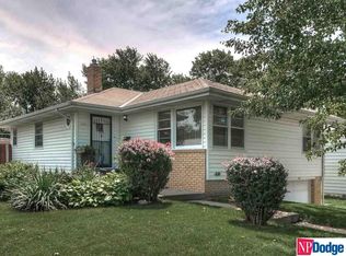 1041 N 77th St, Omaha, NE 68114