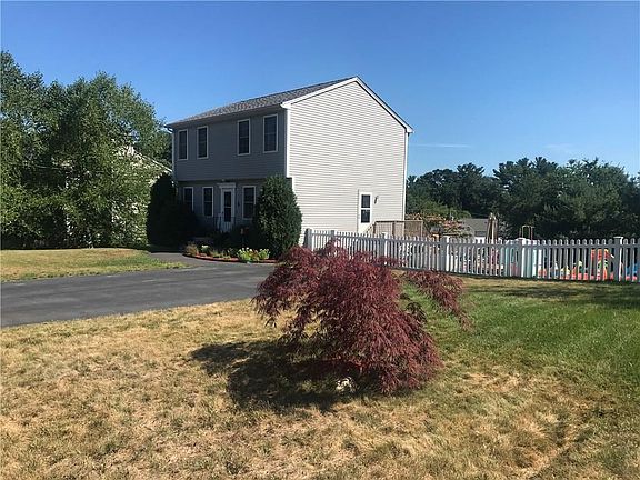 2nd image of 4 Mountain Laurel Dr