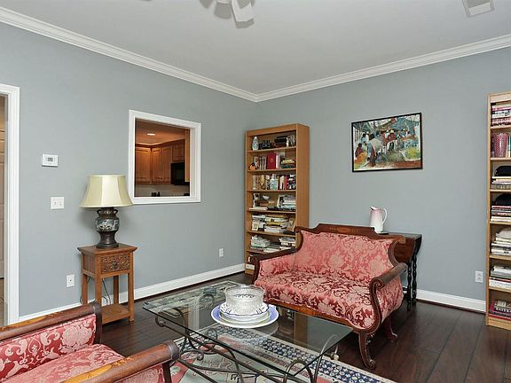 3rd image of 185 Berry Ave