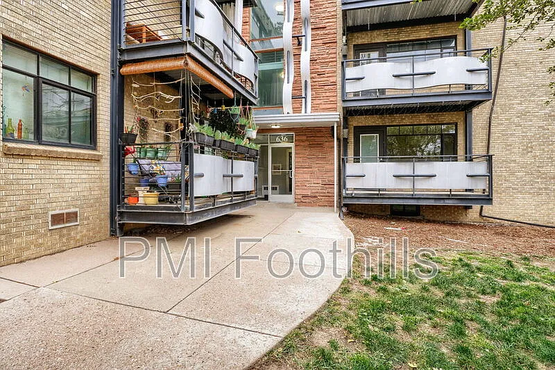 2 bed, 1.0 bath, 902 sqft, $1,987 — Photo 4