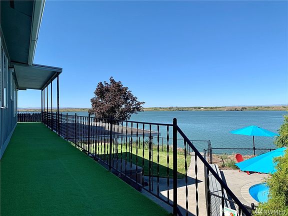 2nd image of 4518 W Lakeshore Dr
