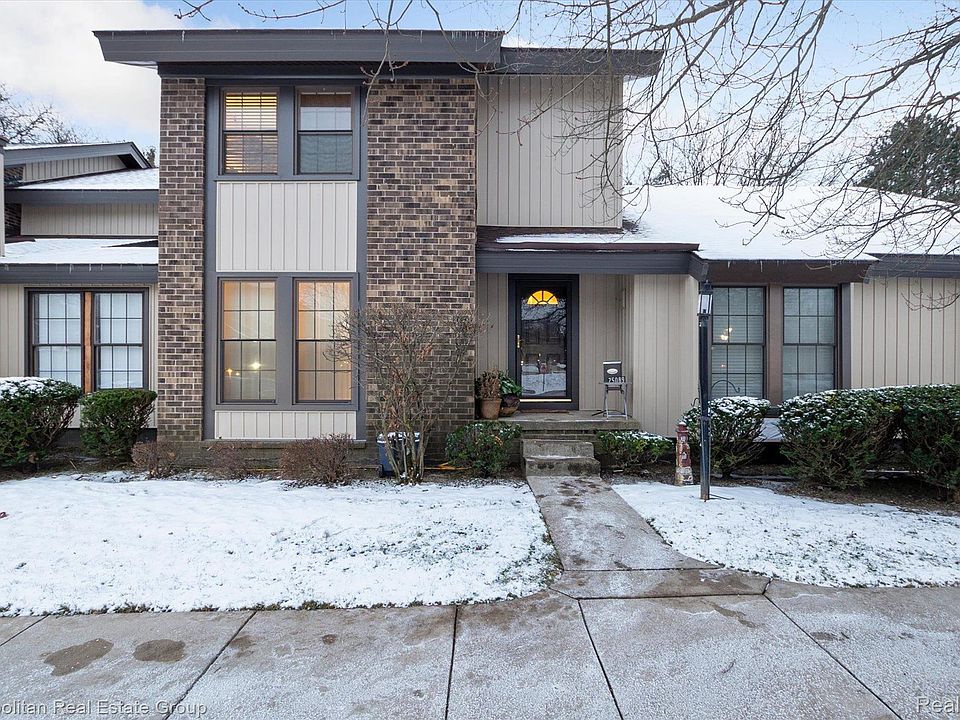 1st image of 25089 Oakbrooke Dr