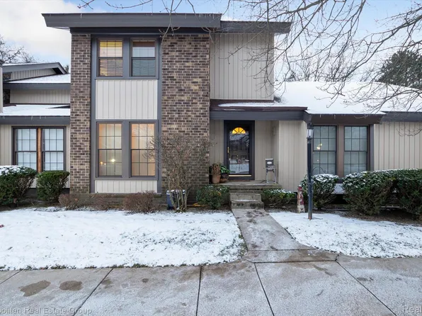 25089 Oakbrooke Dr, Southfield, MI 48033