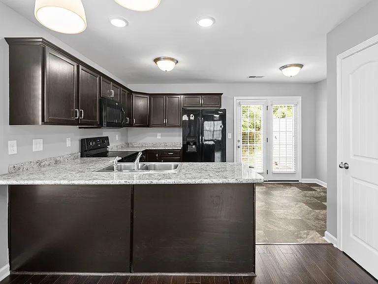 365 Sam Houston Cir — Photo 11