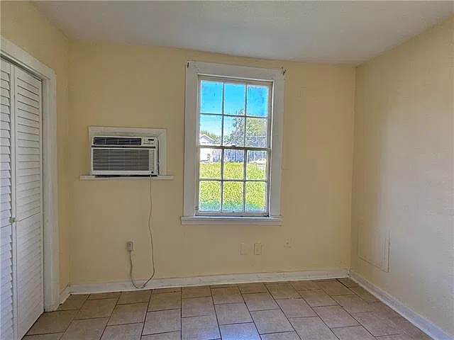 2 bed, 1.0 bath, 866 sqft, $1,300 — Photo 4