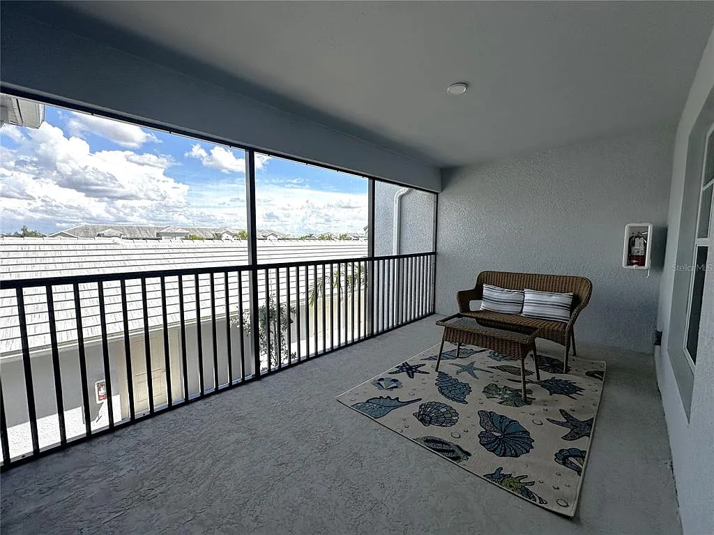 2 bed, 2.0 bath, 1596 sqft, $6,000 — Photo 3