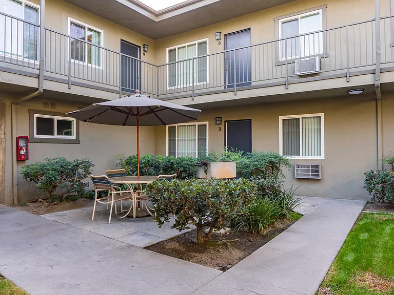 Magnolia Tree Apartments — Photo 12