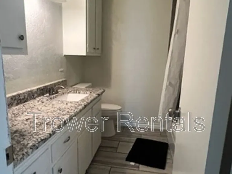 4011 E Everglade Ave — Photo 23