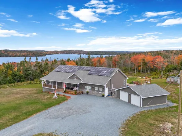 359 Seligs Rd, Halifax, NS B3T 2A8