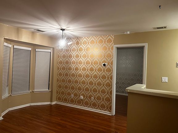 4th image of 387 Carhart Ct