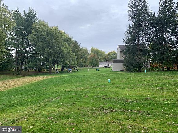 4th image of 251 Walnut St Lot 2